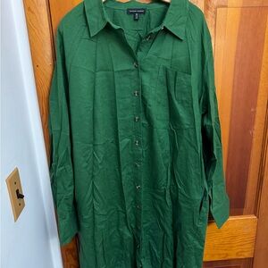 Universal Standard Women’s Seaside Linen Shirtdress in Green. Size 10-12.